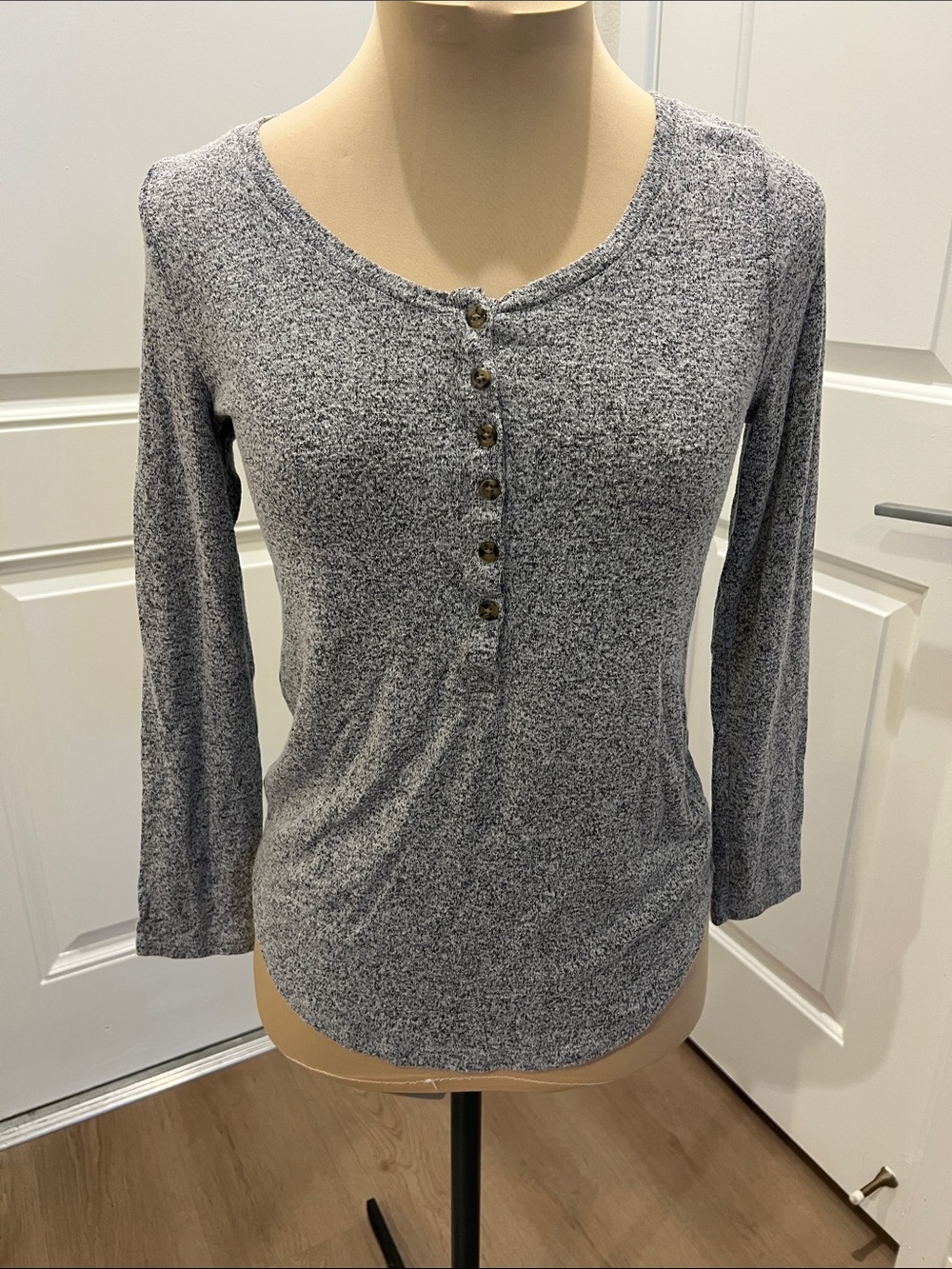 Old Navy Heather Gray Button-Front Long Sleeve Henley